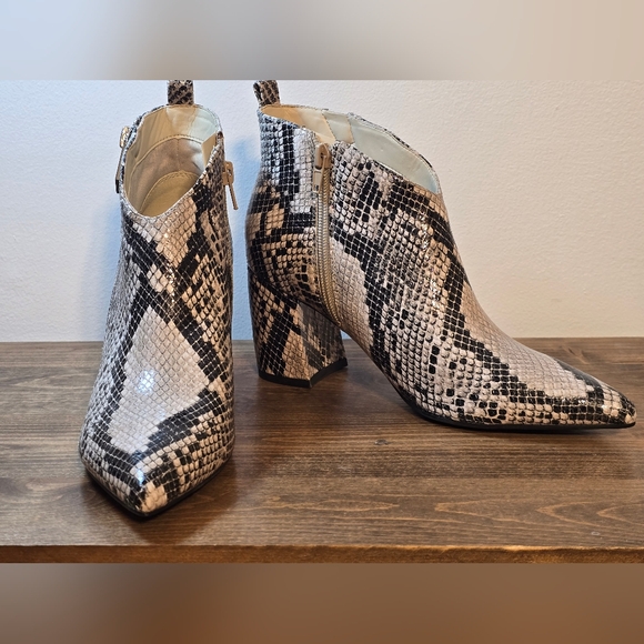 NWOT Marc Fisher Snakeskin Leather Ankle Boots Women's Size 6.5M - Picture 3 of 10